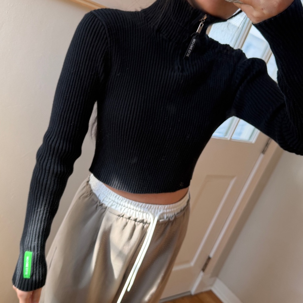 Stylish Black Ribbed Sweater - Picture 2 of 4